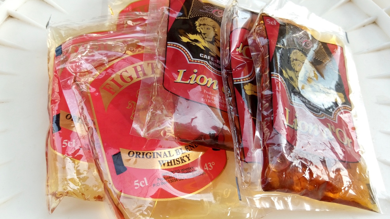 Le Whisky en Sachet : Le Cercueil Liquide à 100 Francs qui Tuent nos Jeunes